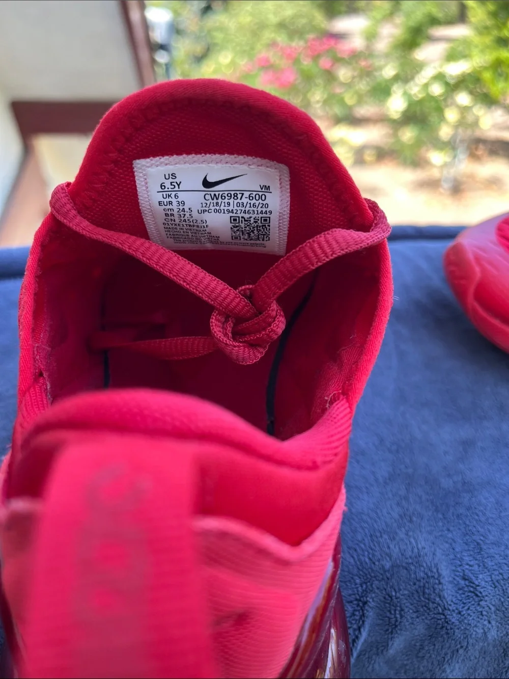 Nike Youth 6.5/Women’s 8 Air Max 270 Triple Red Sneakers
